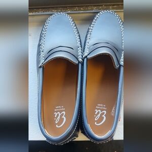ELI boys shoes size 34 handmade in Spain. Navy with white stiching